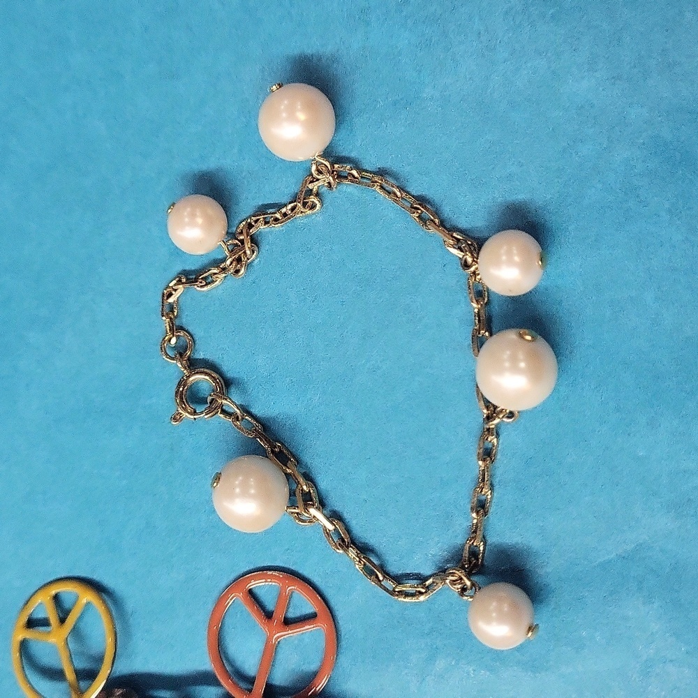 6 bracelets - Picture 2 of 8